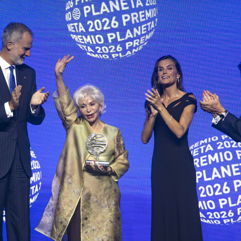 La escritora Isabel Allende tras recibir el Premio Planeta.