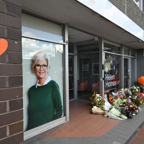 Flores en la oficina electoral de la diputada australiana Helen Haines.
