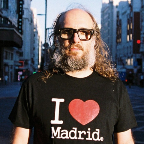 Martí Perarnau IV le planta cara a Ayuso en el último disco de Mucho.