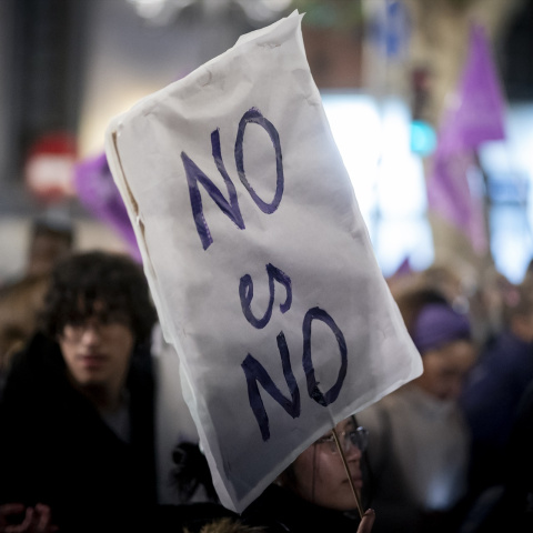 Imagen de archivo de una pancarta durante una concentración de la violencia contra las Mujeres.