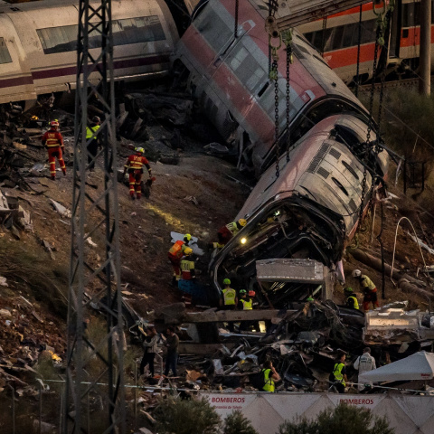 La UME trabaja sobre el accidente de Urda, a 29 de octubre.