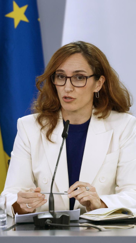 La ministra de Sanidad, Mónica García, durante su intervención en la rueda de prensa posterior a la reunión del Consejo de Ministros este martes en Moncloa