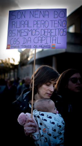 Manifestación contra el cierre de la sala de partos de Verín. Foto: Brais Lorenzo. Manifestación contra el cierre de la sala de partos de Verín. Foto: Brais Lorenzo.