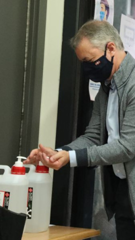 El lehendakari vota en Bilbao. EFE