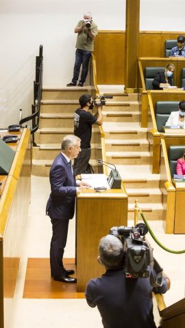 El lehendakari interviene durante el pleno de investidura./David Aguilar /EFE El lehendakari interviene durante el pleno de investidura./David Aguilar /EFE