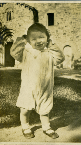 Bebé en los jardines de Meirás. 1910 a 1930. Bebé en los jardines de Meirás. 1910 a 1930.