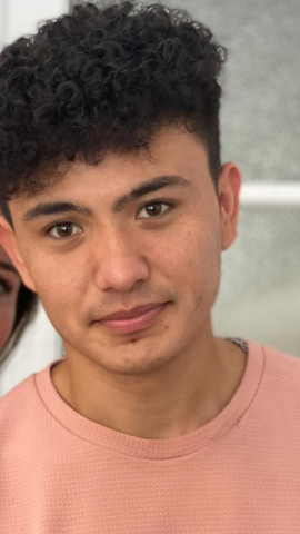 Sina, el jóven de 18 años de Ghazni. Refugiado en Grecia desde hace 2 años. Sina, el jóven de 18 años de Ghazni. Refugiado en Grecia desde hace 2 años.