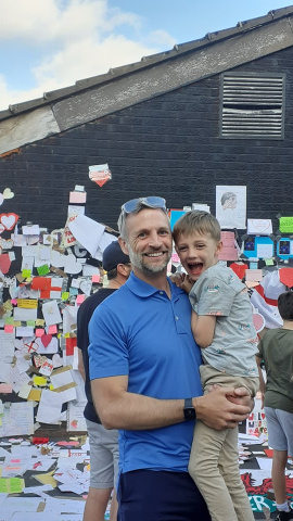 Mike y su hijo James.