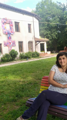 Olatz frente a la Casa de las Defensoras de Basoa Olatz frente a la Casa de las Defensoras de Basoa