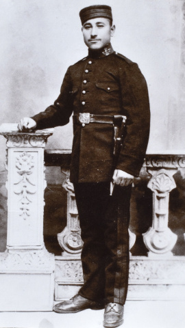 Eugenio Aylagas Antón en una foto de la familia. Eugenio Aylagas Antón en una foto de la familia.