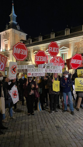 10/11/2021 Vecinos del centro de Madrid protestan por el incumplimiento de la ordenanza sobre las terrazas.