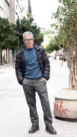 L'escriptor Ferran Torrent fotografiat després de l'entrevista.