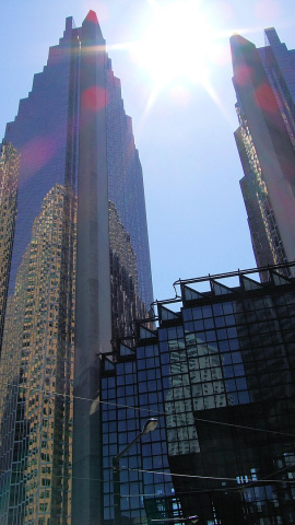 Vista del rascacielos Royal Bank Plaza, de Toronto, adquirido por la sociedad Pontegadea de Amancio Ortega. Vista del rascacielos Royal Bank Plaza, de Toronto, adquirido por la sociedad Pontegadea de Amancio Ortega.