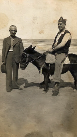 Imagen de archivo de Eduardo Roses Tarín, a lomos de una burreta.