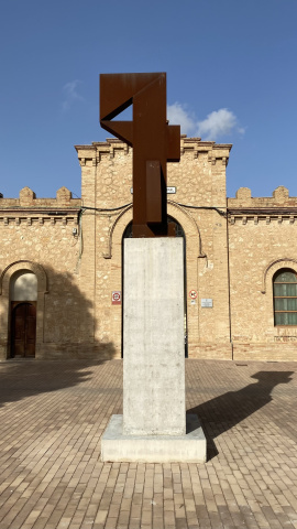 Monumento a Leoncio Badia, enterrador del cementerio de Paterna entre 1939 y 1945.
