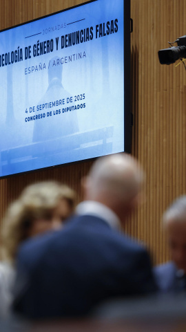 MADRID, 04/09/2025.- Vista de una pantalla informativa en unas jornadas impulsadas por Vox y la Asociación Nacional de Ayuda a las Víctimas de Violencia Doméstica (ANAVID) para analizar 