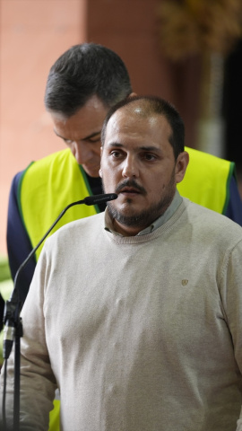 (Foto de ARCHIVO)El alcalde de adamuz (Córdoba), Rafael Ángel Moreno, atiende a los medios antes de trasladarse al lugar del accidente. A 19 de enero de 2026, en Adamuz, Córdoba (Andalucía, España). El presidente del Gobierno, Pedro Sánchez, ha asegurado que van a "dar con la verdad" sobre las causas del accidente ferroviario que ha provocado al menos 39 muertos en Adamuz (Córdoba) y ha advertido a los ciudadanos ante los "bulos" que se pueden extender después de la tragedia, además ha decretado tres días de luto oficial, que empezarán en la próxima medianoche hasta el jueves, según ha trasladado en una comparecencia desde la localidad cordobesa, junto a varios ministros y el presidente de la Junta de Andalucía, Juanma Moreno.Joaquin Corchero / Europa Press19/1/2026