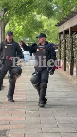 Este ha sido el momento en el que han sacado Maricarmen de su casa en una camilla Hace 18 años nacimos con un compromiso: hacer un periodismo útil para la sociedad. Solo podemos continuar con esta labor si contamos con el apoyo de personas como tú.
Únete a la comunidad de Público. 18 años no son nada… cuando nos queda tanto por contar. Periodismo incómodo para tiempos difíciles. https://bit.ly/3VylhmD
Periodismo, investigación y compromiso para construir un mundo más igualitario.
¡Suscríbete ya a nuestro canal!: https://bit.ly/2U8nM0q
Visita: https://www.publico.es
Síguenos en Facebook: https://www.facebook.com/diario.publico/
Síguenos en Twitter: https://twitter.com/publico_es
Síguenos en Instagram: https://www.instagram.com/publico.es
Síguenos en TikTok: https://www.tiktok.com/@publico_es
Síguenos en Bluesky: https://bsky.app/profile/publico.es
