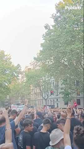 Miles de personas con las llaves en alto para protestar por el desahucio de Maricarmen Hace 18 años nacimos con un compromiso: hacer un periodismo útil para la sociedad. Solo podemos continuar con esta labor si contamos con el apoyo de personas como tú.
Únete a la comunidad de Público. 18 años no son nada… cuando nos queda tanto por contar. Periodismo incómodo para tiempos difíciles. https://bit.ly/3VylhmD
Periodismo, investigación y compromiso para construir un mundo más igualitario.
¡Suscríbete ya a nuestro canal!: https://bit.ly/2U8nM0q
Visita: https://www.publico.es
Síguenos en Facebook: https://www.facebook.com/diario.publico/
Síguenos en Twitter: https://twitter.com/publico_es
Síguenos en Instagram: https://www.instagram.com/publico.es
Síguenos en TikTok: https://www.tiktok.com/@publico_es
Síguenos en Bluesky: https://bsky.app/profile/publico.es