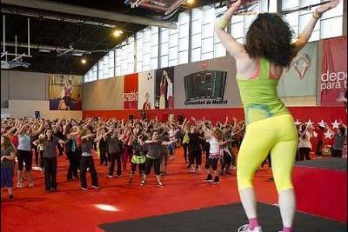 Madrid celebra el 8-M regalando lencería y clases de aerobic