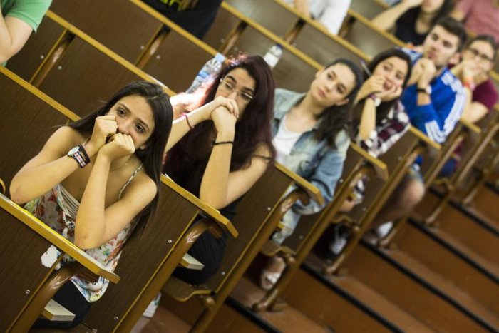 Once millones de españoles, la mayoría mujeres, tienen estudios universitarios