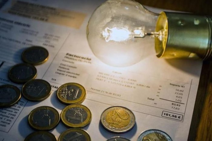 Guía para escapar de la subida del precio de la energía: qué tarifa contratar, cómo reclamar tu factura y buscar autoconsumo