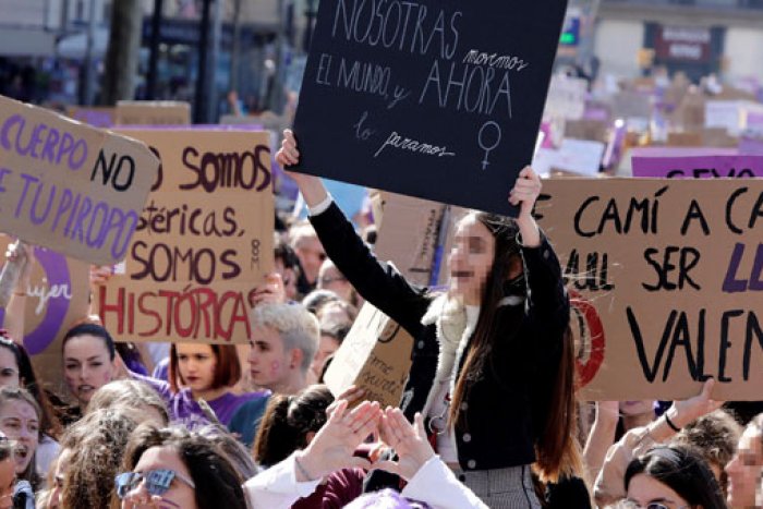 El feminismo golpea fuerte: rotundo éxito de las mujeres en las manifestaciones del 8M