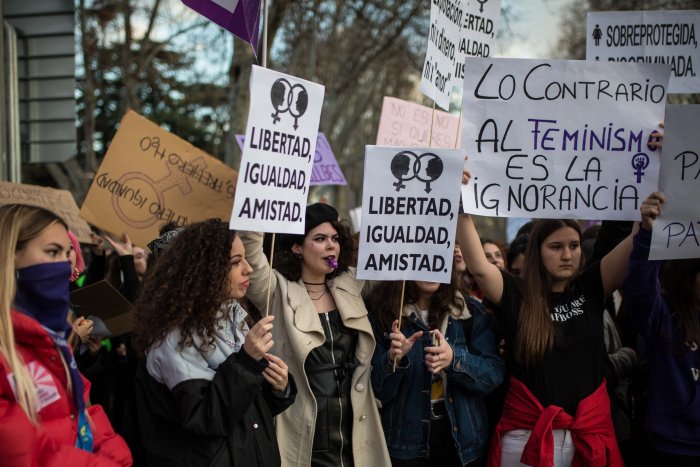 Un hombre saca una pistola de juguete para amenazar y exigir que se bajara la música en un acto feminista en Castellón