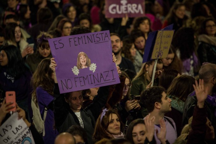 Las alianzas entre los neocón, la Iglesia y Vox para agitar los consensos que consiguió el feminismo