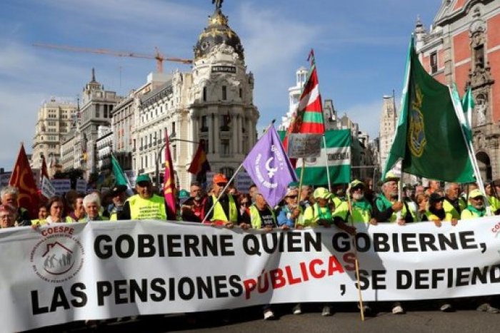 El Gobierno baraja aplazar la subida de las pensiones hasta después de la investidura y otras noticias del fin de semana