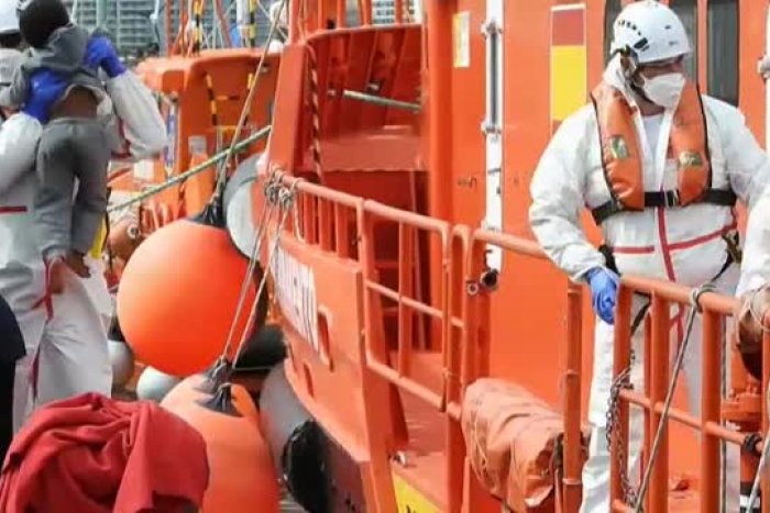 Fallecen al menos 20 personas en un cayuco que se dirigía a Canarias y llevaba 18 días a la deriva