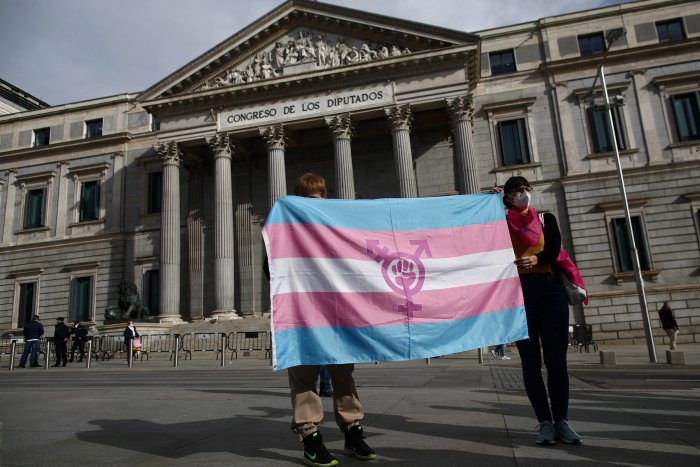 Varias entidades LGTBIQ+ confían en que el Gobierno permita en la ley 'trans' el cambio de género a menores de 12 años