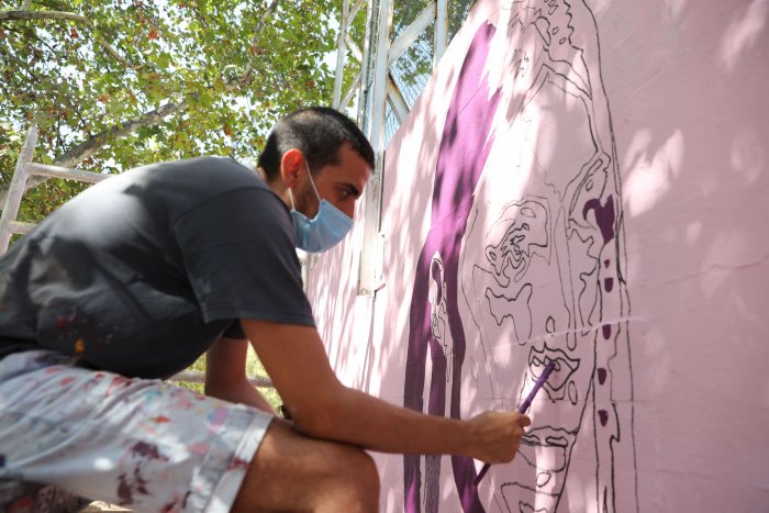 El mural feminista de Ciudad Lineal estará repuesto este fin de semana con un barniz antivandalización