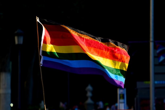 Los Mossos investigan una paliza homófoba de cinco encapuchados a dos chicos en Barcelona