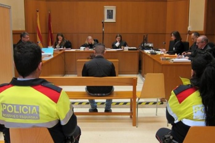 Arranca el juicio por la primera agresión homófoba registrada en el metro de Barcelona