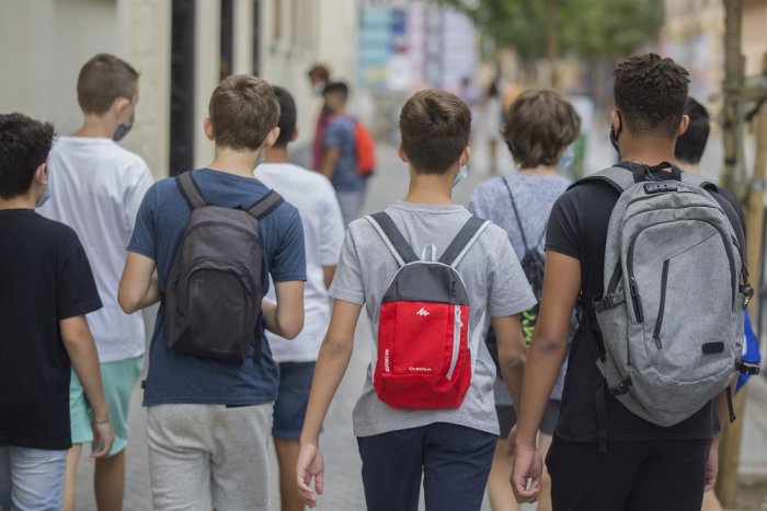 Una docena de estudiantes de un instituto valenciano son expulsados por la agresión homófoba a un docente