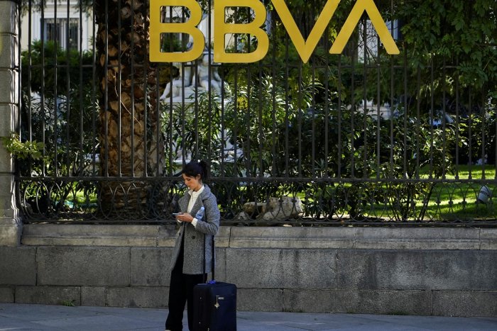 BBVA eleva un 23% su oferta en liras por el banco turco Garanti