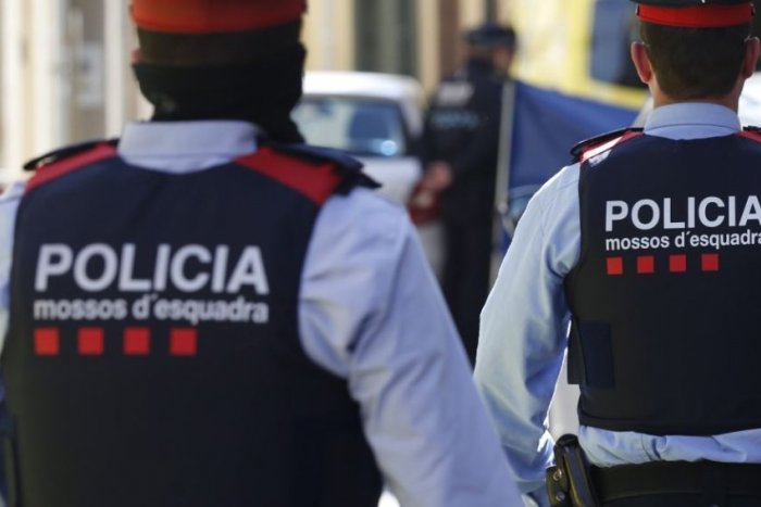 Detenidos seis jóvenes por una presunta agresión sexual en grupo a una mujer en Barcelona