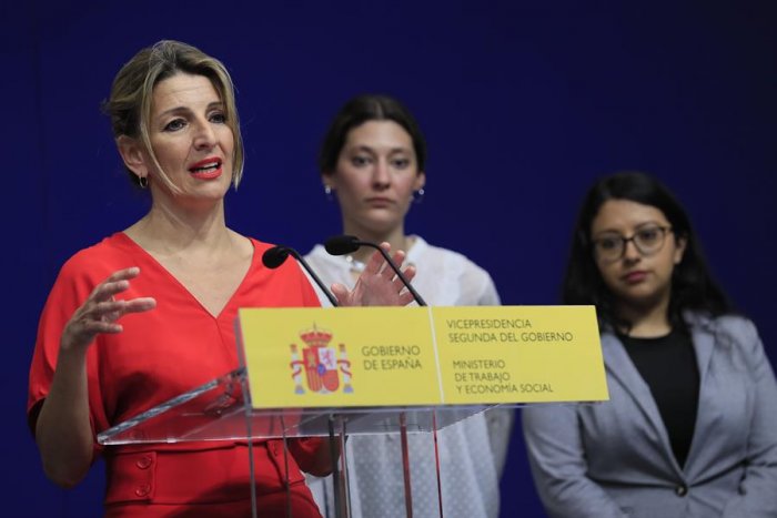 Yolanda Díaz desvincula su proyecto político del enredo de la izquierda en Andalucía