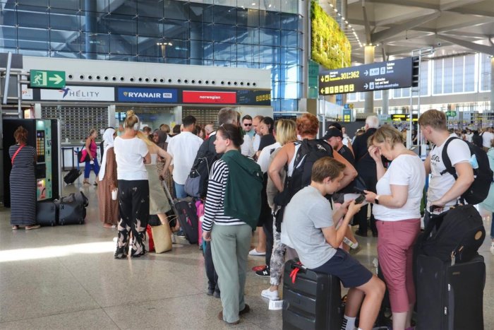 Retrasos y 42 vuelos cancelados en la tercera jornada de huelga en Ryanair