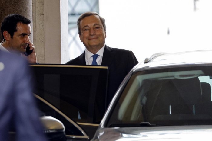 La dimisión de Draghi dispara la prima de riesgo de Italia y arrastra a la Bolsa de Milán