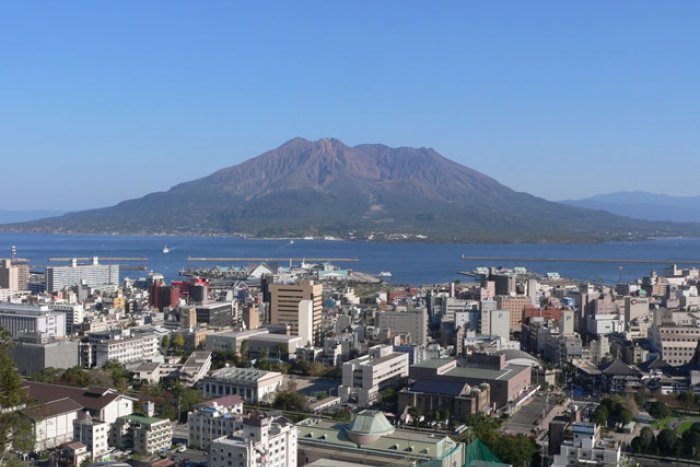 Japón declara la alerta máxima por la erupción del volcán Sakurajima