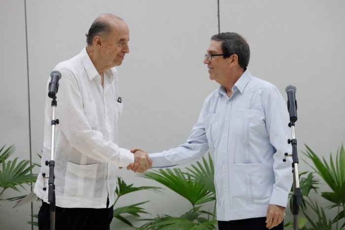 Colombia y la guerrilla del ELN anuncian en La Habana que retoman el diálogo para alcanzar una 'paz total'