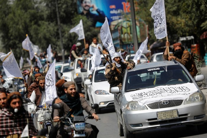 Los talibanes celebran en su primer aniversario la salida de las tropas de EEUU con un desfile en Kabul