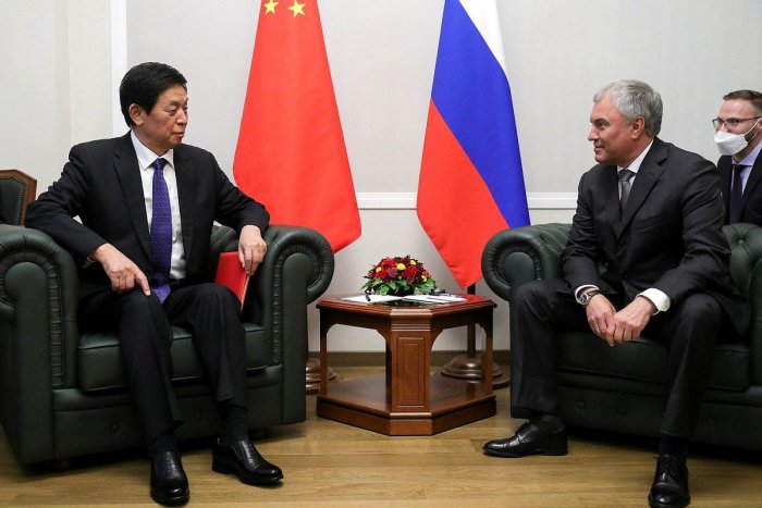 Rusia y China estrechan su alianza sin rodeos, presionados por Occidente y la crisis económica