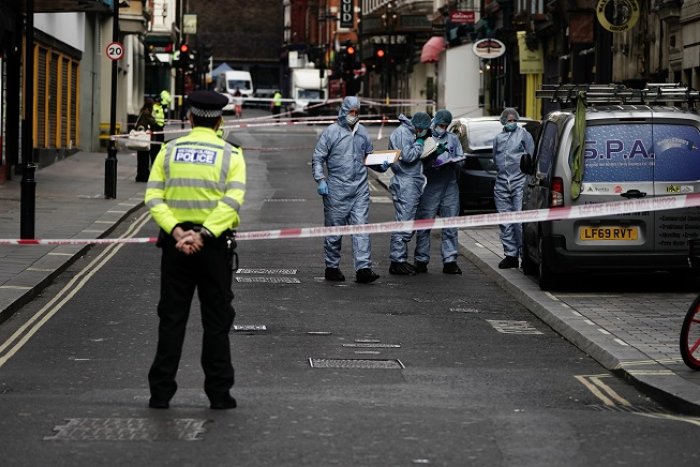 Dos policías, apuñalados en el centro de Londres