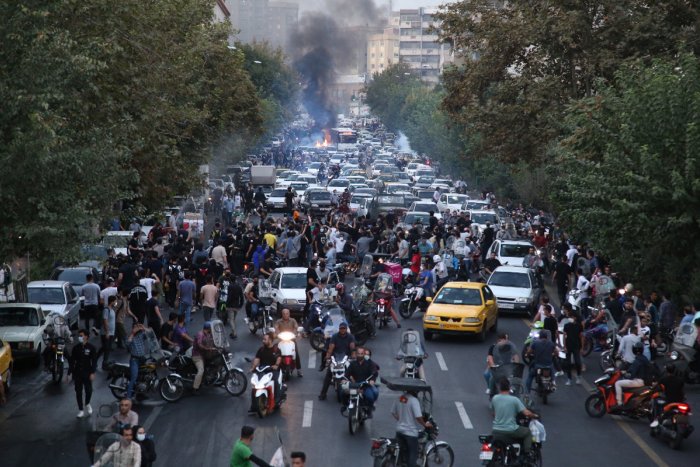 Las universidades de Teherán suspenden la presencialidad de sus clases mientras se desarrollan las protestas