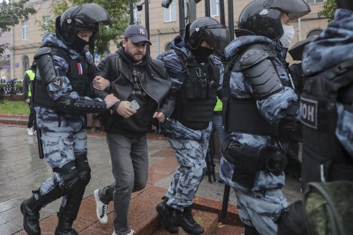 Rusia detiene a casi 750 personas en las nuevas protestas contra Putin por la movilización para reforzar las tropas