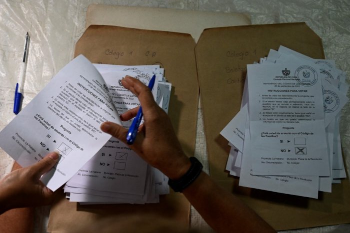 Cuba vota en un histórico referéndum por el matrimonio igualitario y los vientres de alquiler