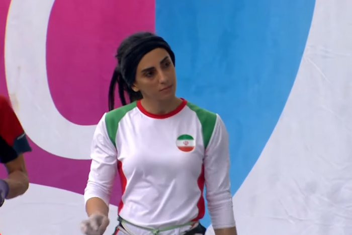 La escaladora Elnaz Rekabi reta al régimen de Irán y compite sin velo en Seúl